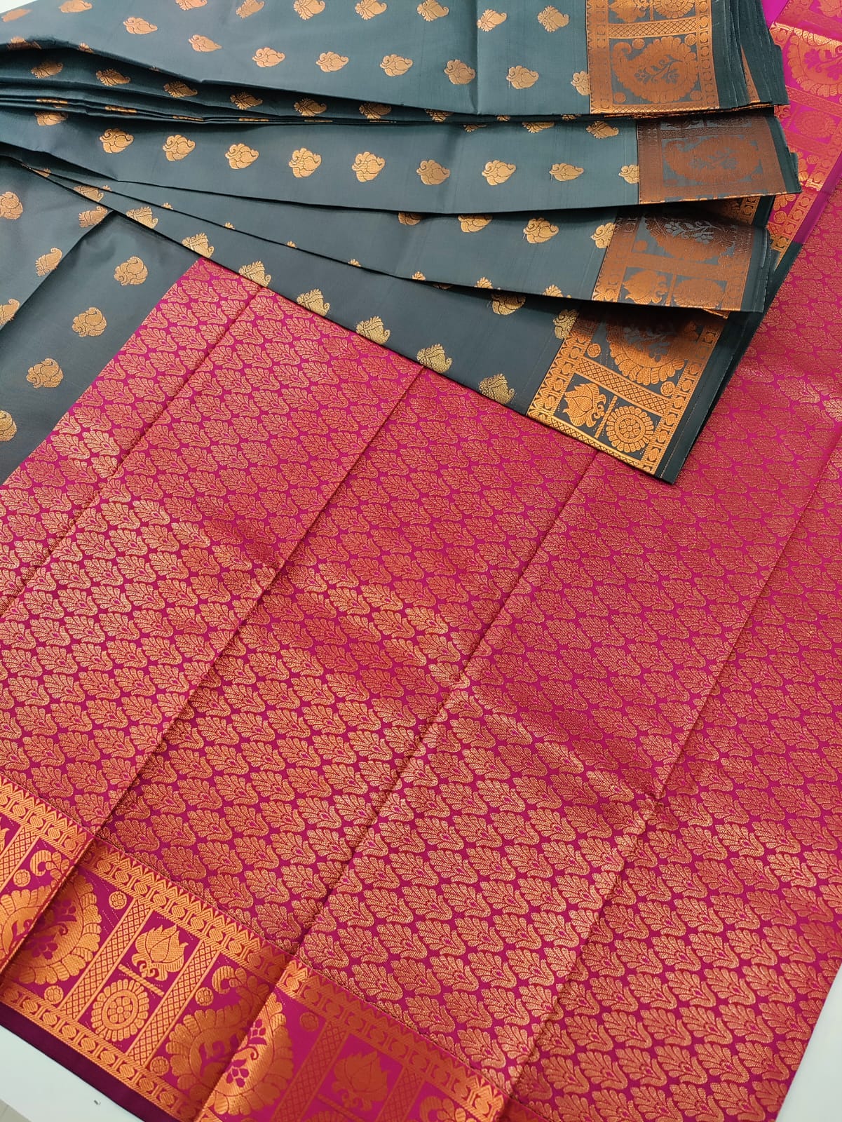 ROYAL WEAVES SOFT SILK SAREE