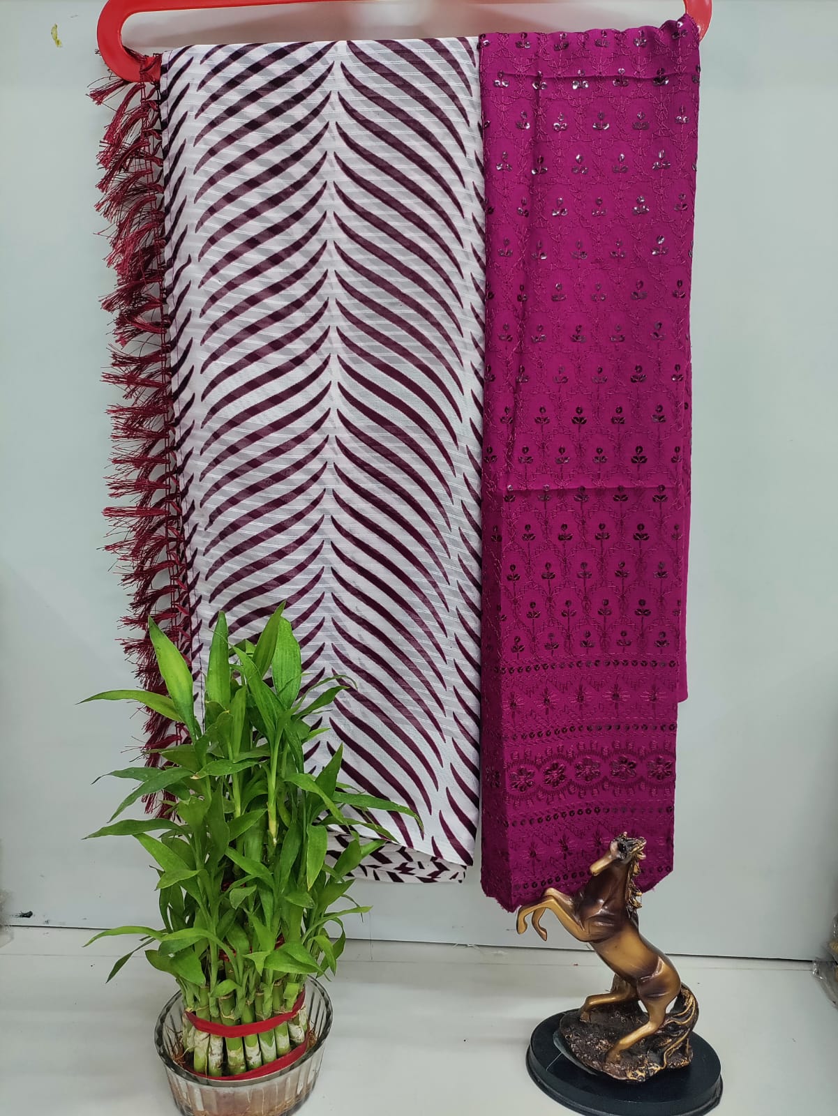 🌿 Nagapalam & White Georgette Saree