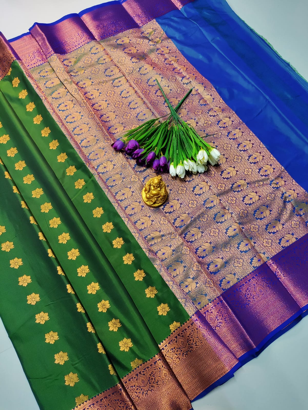 Royal Kanjivaram Soft Silk Saree – Emerald Green with Royal Blue
