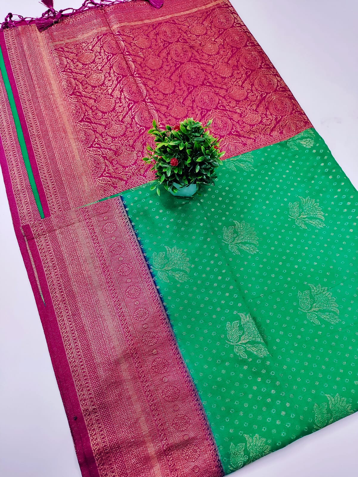 ✨ Elegant Joragat Visco – Green Pink Grace