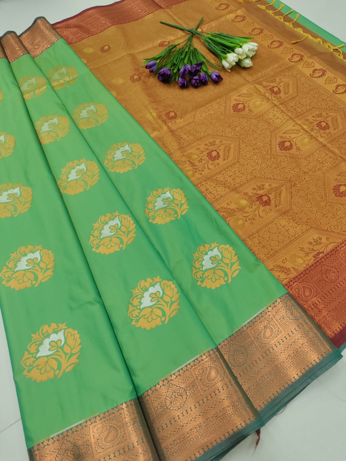 Royal Meena Soft Silk Saree with Dual Tone Contrast Pallu