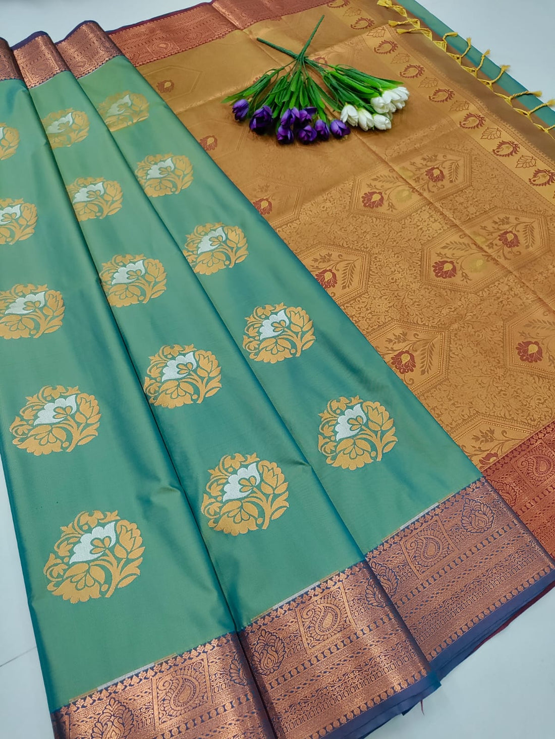 Royal Meena Soft Silk Saree with Dual Tone Contrast Pallu