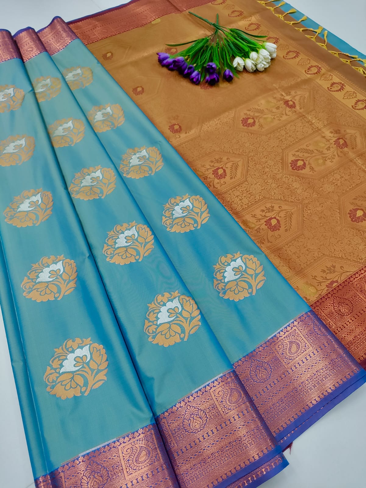 Royal Meena Soft Silk Saree with Dual Tone Contrast Pallu