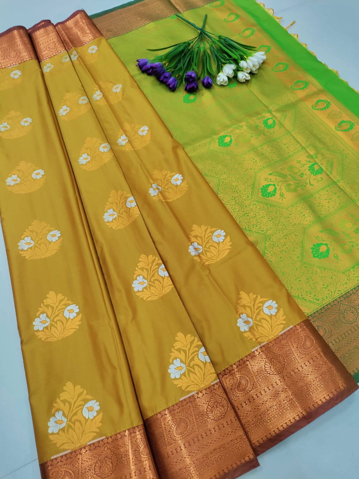 Royal Meena Soft Silk Saree with Dual Tone Contrast Pallu