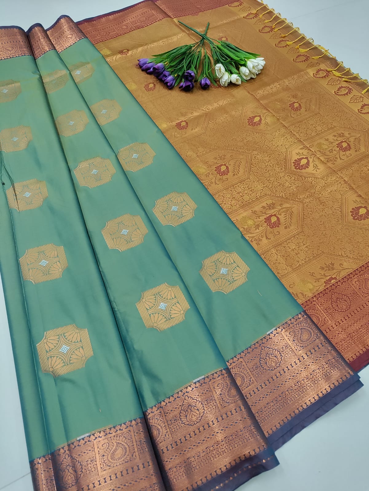 Royal Meena Soft Silk Saree with Dual Tone Contrast Pallu