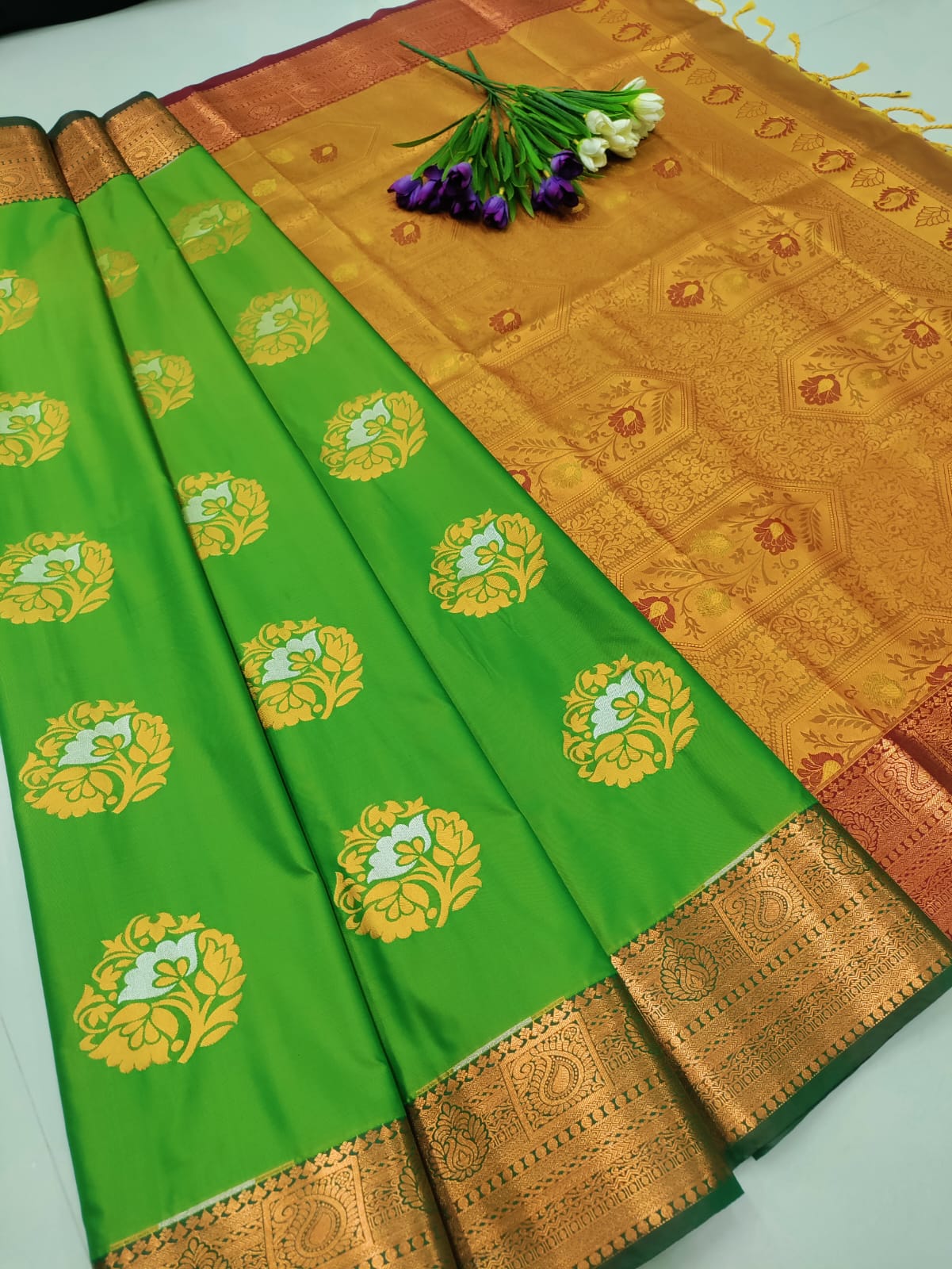 Royal Meena Soft Silk Saree with Dual Tone Contrast Pallu