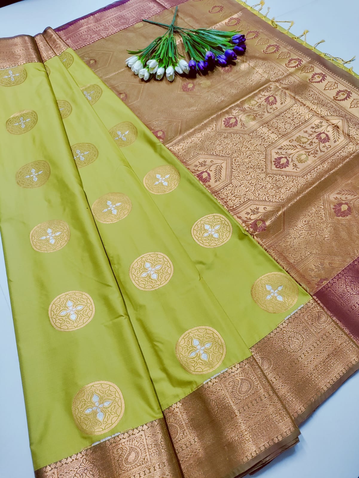 Royal Meena Soft Silk Saree with Dual Tone Contrast Pallu