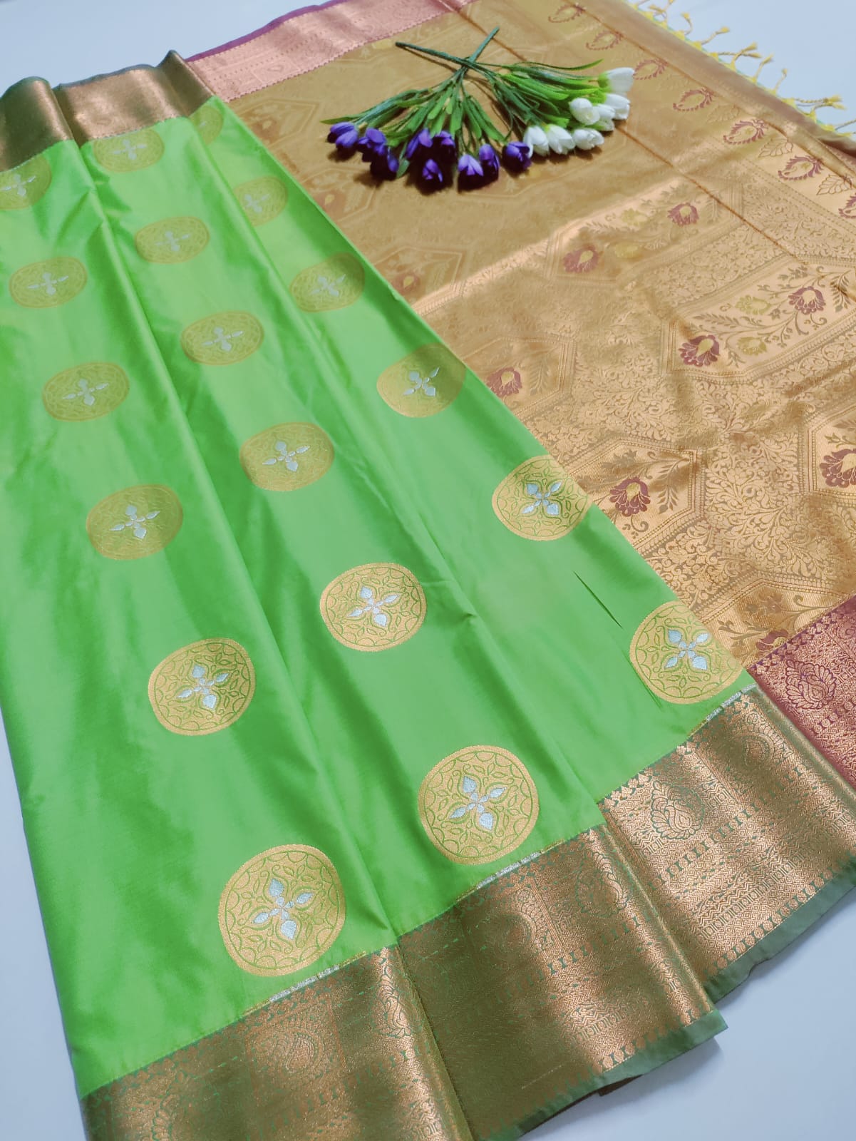 Royal Meena Soft Silk Saree with Dual Tone Contrast Pallu
