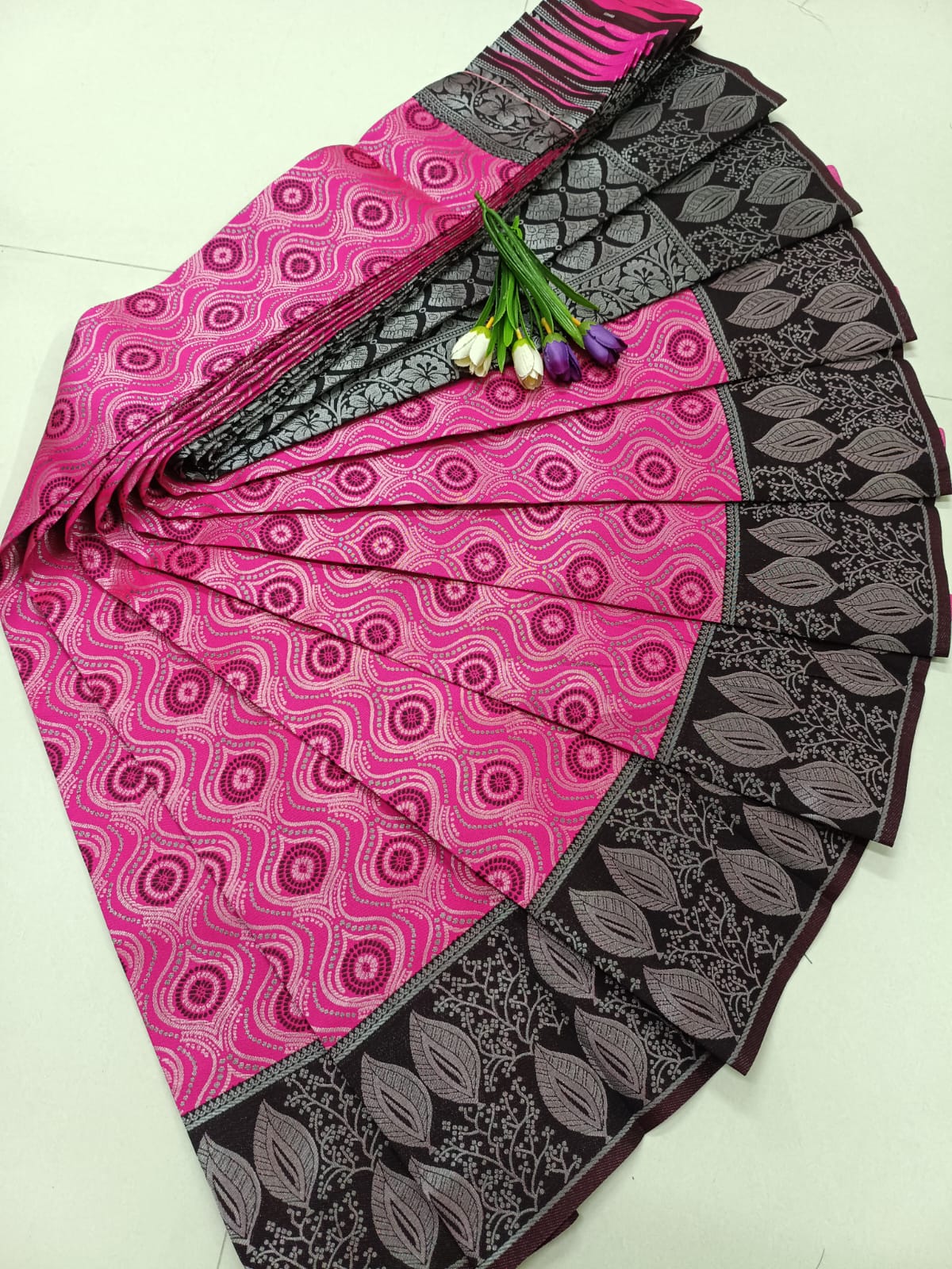 Rani – Soft Silk Saree with Traditional Woven Motifs