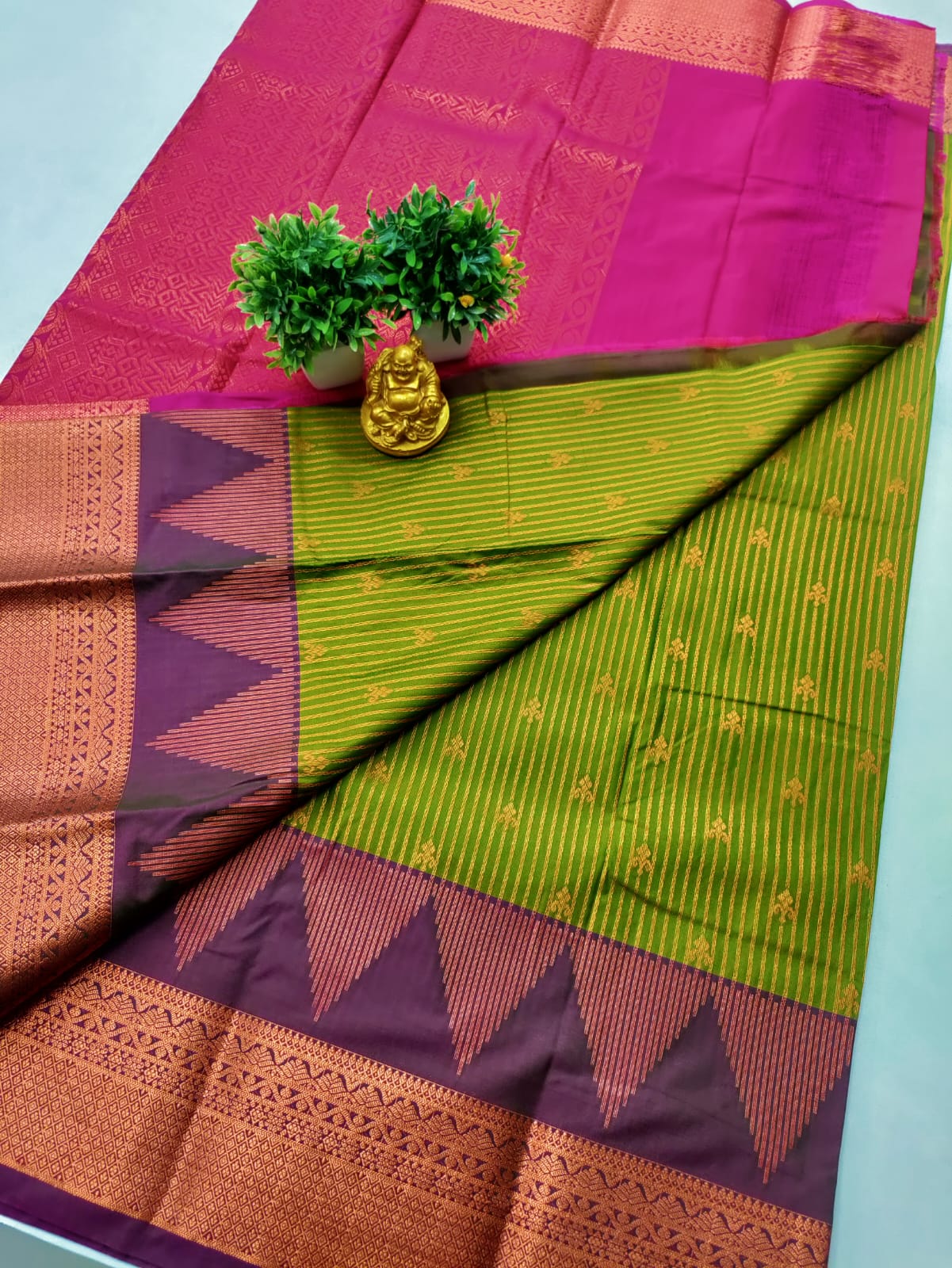 Exclusive Vaira Oosi Soft Silk – Mehandhi Green with Pink