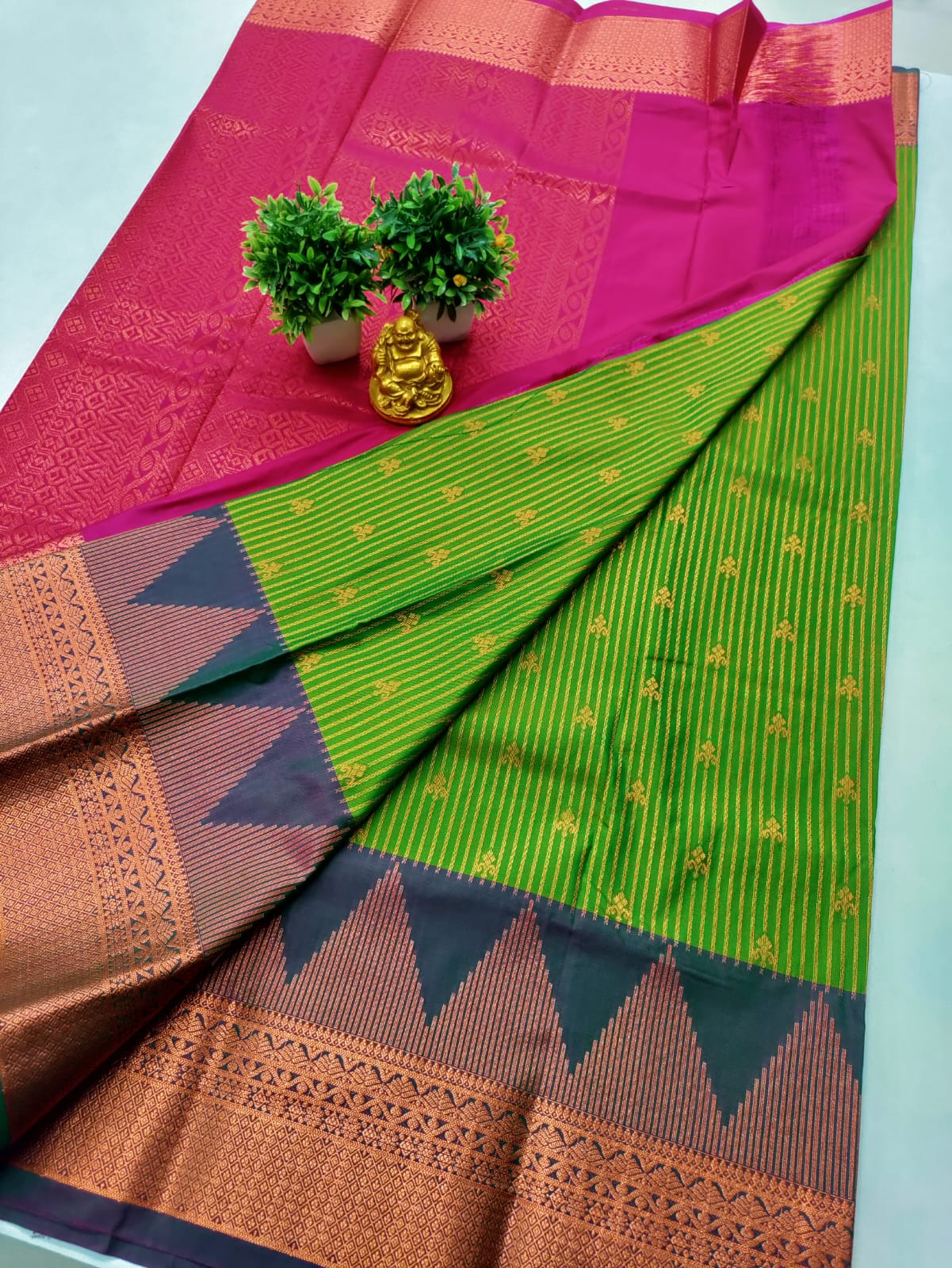 Exclusive Vaira Oosi Soft Silk Saree – Parrot Green with Pink