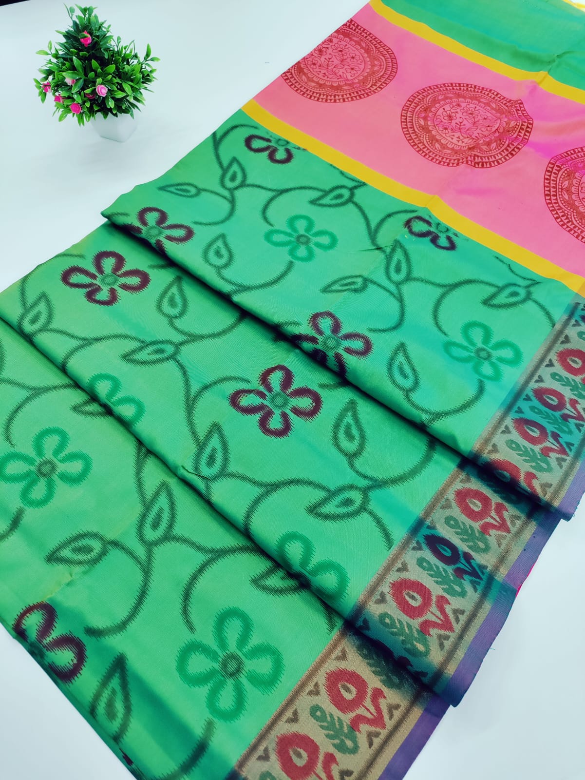 🧵 Pochampalli Grace – Soft Silk Printed Saree