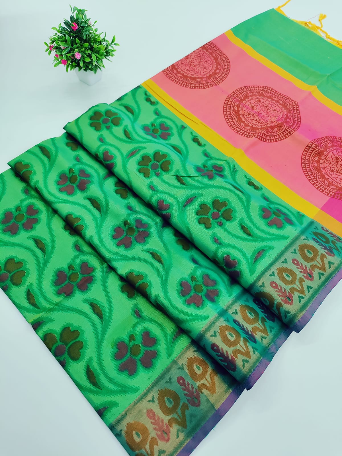 🧵 Pochampalli Grace – Soft Silk Printed Saree