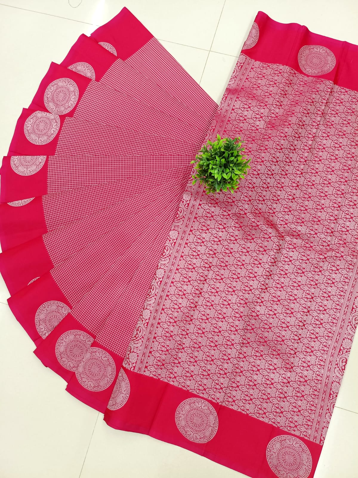 Elegant Grid Weave Soft Silk Saree