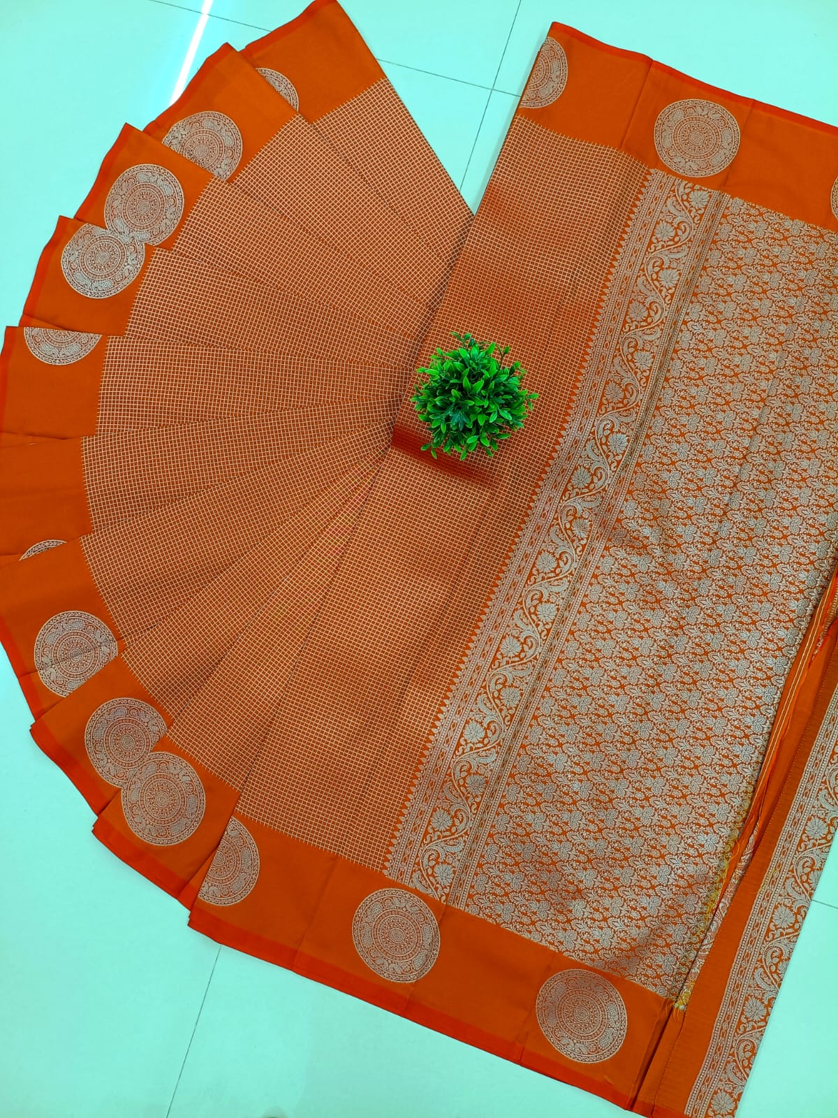 Elegant Grid Weave Soft Silk Saree
